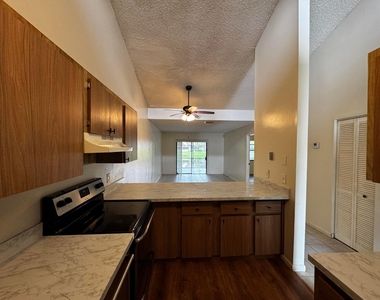3831 Sw 69th Avenue - Photo Thumbnail 11