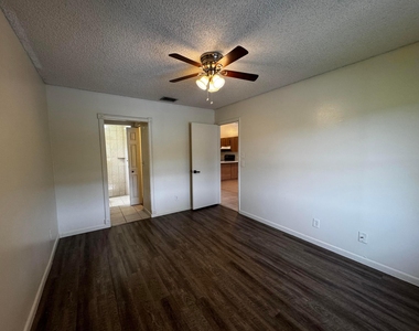 3831 Sw 69th Avenue - Photo Thumbnail 13