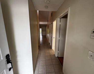 3831 Sw 69th Avenue - Photo Thumbnail 2