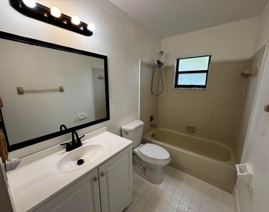3831 Sw 69th Avenue - Photo Thumbnail 5