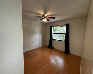 3831 Sw 69th Avenue - Photo Thumbnail 3