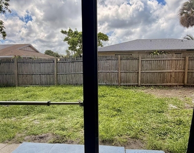 9121 E Highland Pines Drive - Photo Thumbnail 10