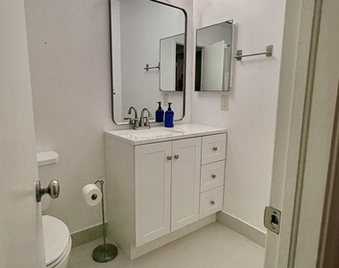 9121 E Highland Pines Drive - Photo Thumbnail 4