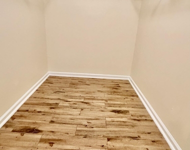 9121 E Highland Pines Drive - Photo Thumbnail 7
