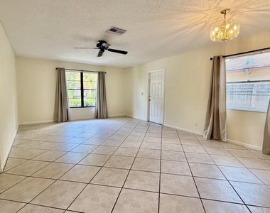 9121 E Highland Pines Drive - Photo Thumbnail 5