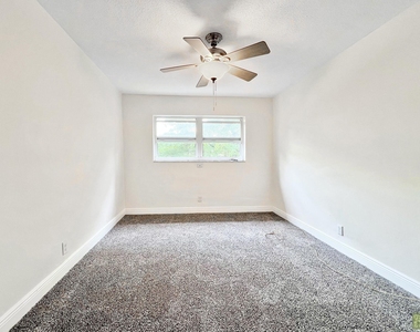 1490 Nw 43rd Avenue - Photo Thumbnail 22