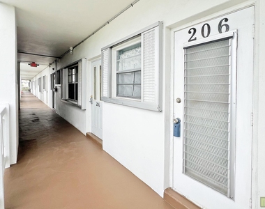 1490 Nw 43rd Avenue - Photo Thumbnail 4
