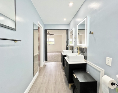 1490 Nw 43rd Avenue - Photo Thumbnail 17