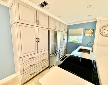 916 Savannas Point Drive - Photo Thumbnail 4