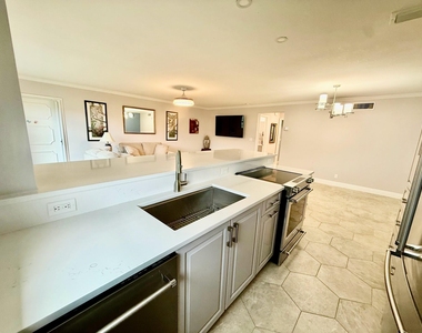 916 Savannas Point Drive - Photo Thumbnail 10