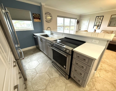 916 Savannas Point Drive - Photo Thumbnail 47
