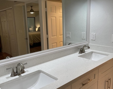 1660 Twelve Oaks Way - Photo Thumbnail 13