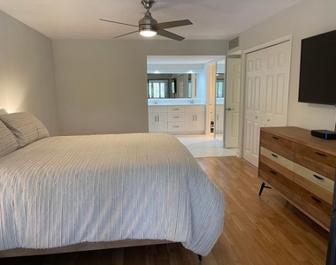 1660 Twelve Oaks Way - Photo Thumbnail 11
