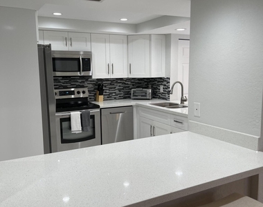 1660 Twelve Oaks Way - Photo Thumbnail 3
