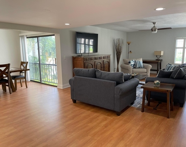 1660 Twelve Oaks Way - Photo Thumbnail 4