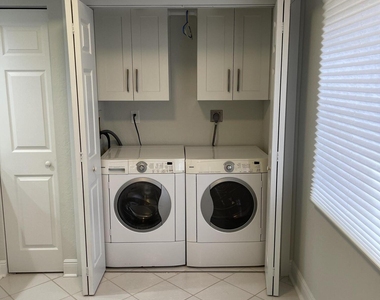 1660 Twelve Oaks Way - Photo Thumbnail 8