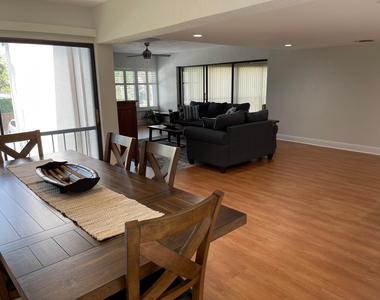 1660 Twelve Oaks Way - Photo Thumbnail 7