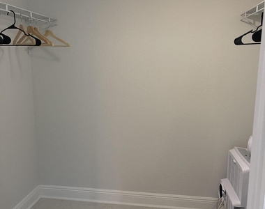 1660 Twelve Oaks Way - Photo Thumbnail 12
