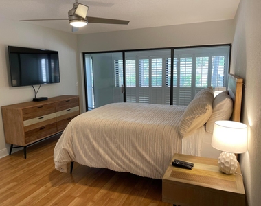 1660 Twelve Oaks Way - Photo Thumbnail 10