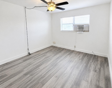 2837 Ne 30th Street - Photo Thumbnail 4