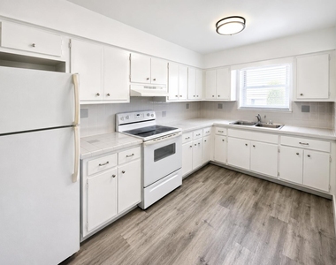 2837 Ne 30th Street - Photo Thumbnail 2
