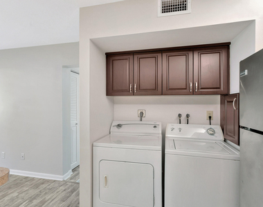 3530 E Gardens East Drive E - Photo Thumbnail 24