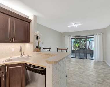 3530 E Gardens East Drive E - Photo Thumbnail 23