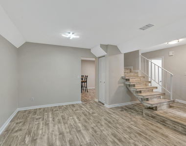 3530 E Gardens East Drive E - Photo Thumbnail 12
