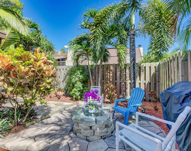3530 E Gardens East Drive E - Photo Thumbnail 4
