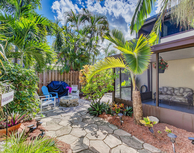 3530 E Gardens East Drive E - Photo Thumbnail 7