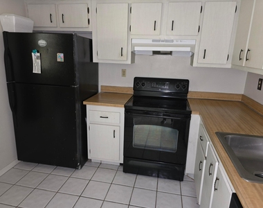 1800 N Lauderdale Avenue - Photo Thumbnail 4