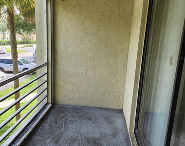1800 N Lauderdale Avenue - Photo Thumbnail 10