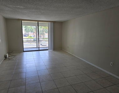 1800 N Lauderdale Avenue - Photo Thumbnail 1
