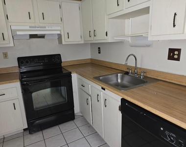 1800 N Lauderdale Avenue - Photo Thumbnail 5