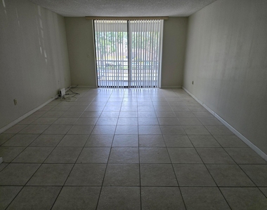 1800 N Lauderdale Avenue - Photo Thumbnail 8