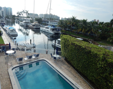 3220 Bayview Drive - Photo Thumbnail 1