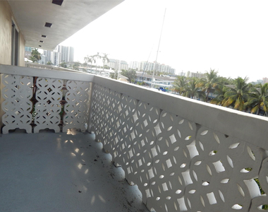 3220 Bayview Drive - Photo Thumbnail 16