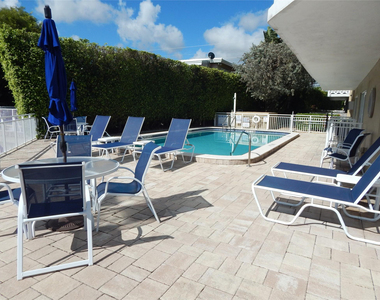 3220 Bayview Drive - Photo Thumbnail 2