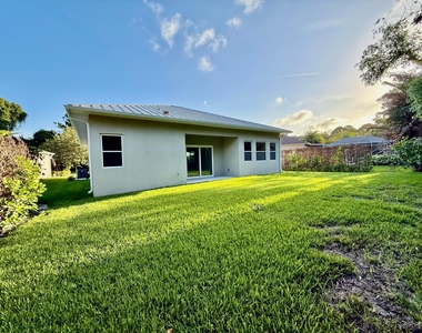 675 Ne Moss Rose Place - Photo Thumbnail 25