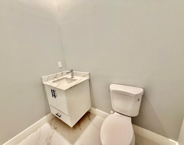 675 Ne Moss Rose Place - Photo Thumbnail 20