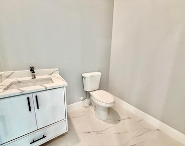 675 Ne Moss Rose Place - Photo Thumbnail 23