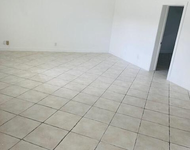 2837 Ne 30th Street - Photo Thumbnail 9