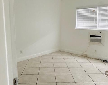 2837 Ne 30th Street - Photo Thumbnail 3