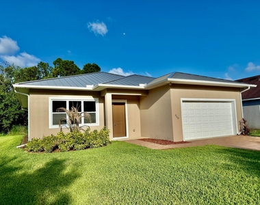660 Ne Moss Rose Place - Photo Thumbnail 2