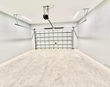 660 Ne Moss Rose Place - Photo Thumbnail 18