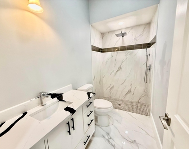 660 Ne Moss Rose Place - Photo Thumbnail 14