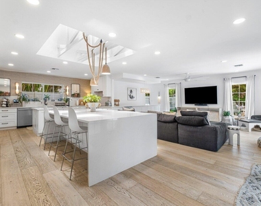 783 Toledo Drive - Photo Thumbnail 9
