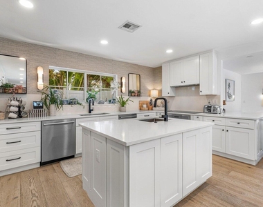 783 Toledo Drive - Photo Thumbnail 12
