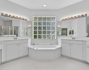 10251 Nw 62nd Drive - Photo Thumbnail 18