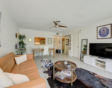7081 Environ Boulevard - Photo Thumbnail 9
